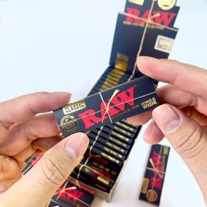 Giấy ngắn RAW Black Single Wide 70MM